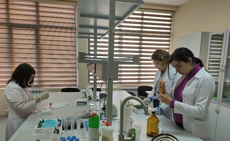 BDU-nun tələbələri Biofizika İnstitutunda istehsalat təcrübəsinə başlayıblar