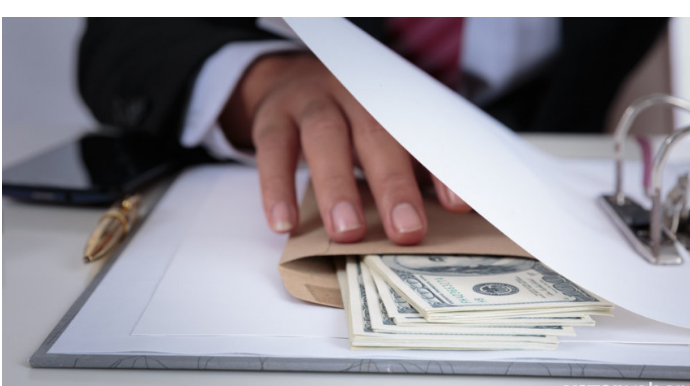 What should be done to strengthen the fight against corruption?