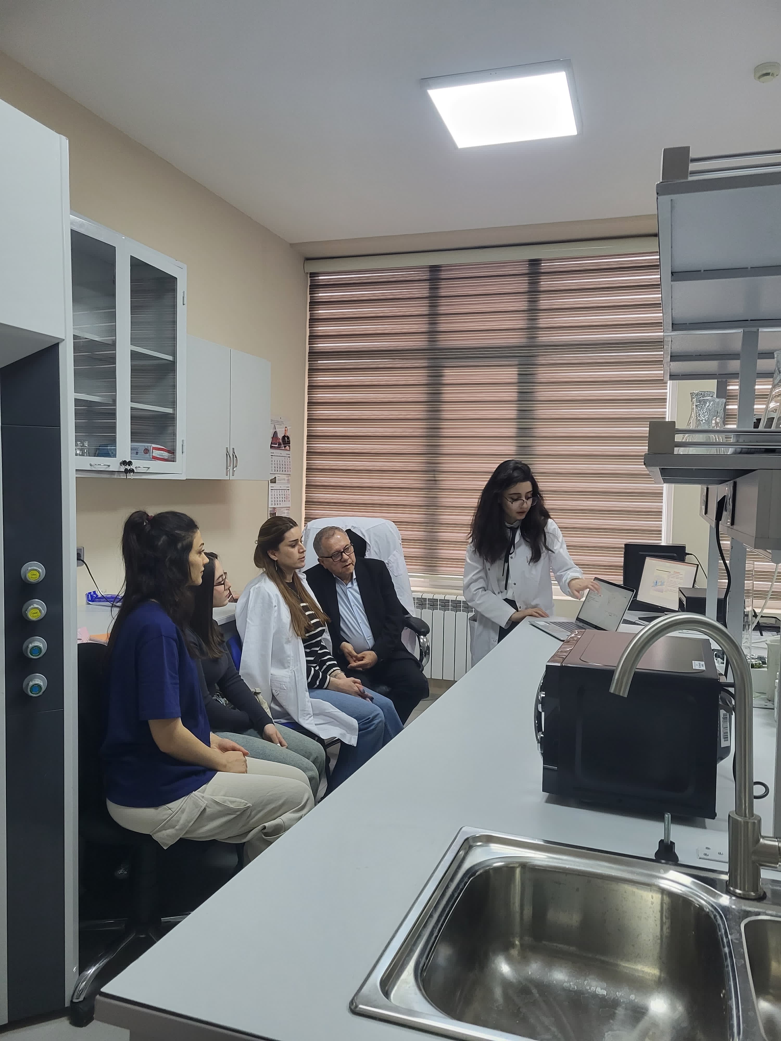 A scientific meeting was held with master students of Baku State University at the Institute of Biophysics