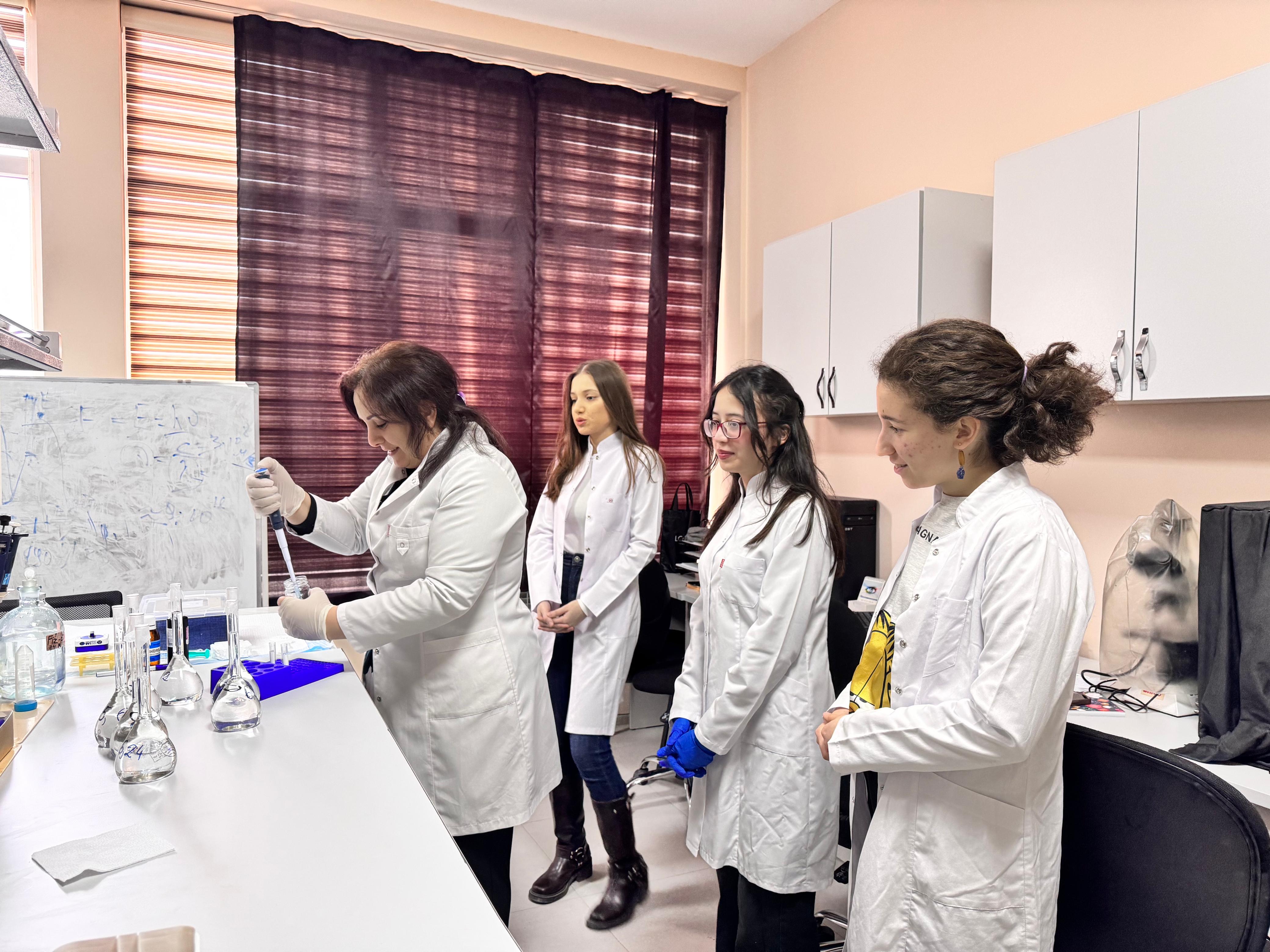 BSU students begin industrial internship at the Institute of Biophysics