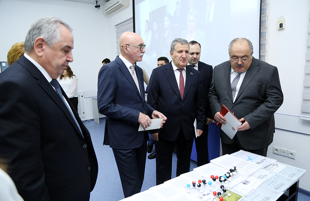 На выставке научных достижений в рамках работы Физико-математической и Технической науки, организованной ФРТЭБ, были представлены научные и научно-организационные достижения Института биофизики за 2022 год